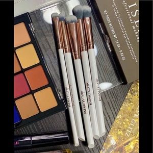 CROWN BRUSH All Eyes On You 5-Piece Luxe Brush Set